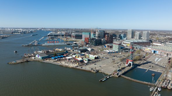 NDSM-Werf Amsterdam. door Make more Aerials (bron: Shutterstock)
