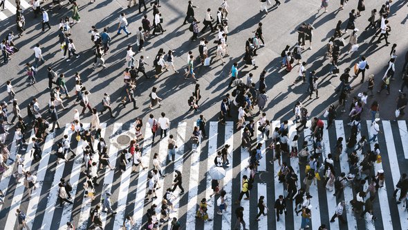 People - pedestrians (Unsplash) door Ryoji Iwata (bron: Unsplash)
