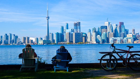 Toronto skyline op een zonnige dag door Fernando Kruger (bron: Shutterstock)