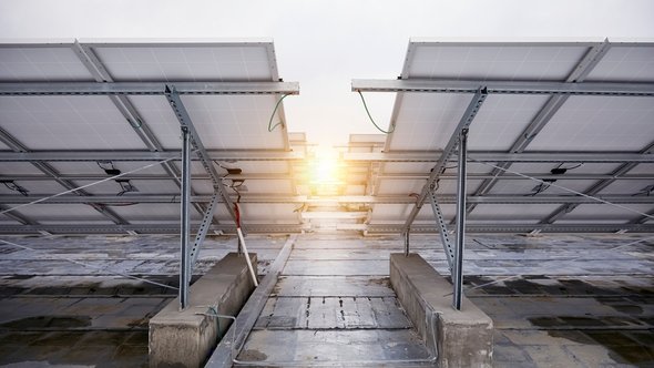 Zonnepanelen op het dak door Jenson (bron: Shutterstock)