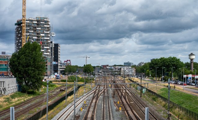 Treinsporen in Rotterdam door Werner Lerooy (bron: Shutterstock)