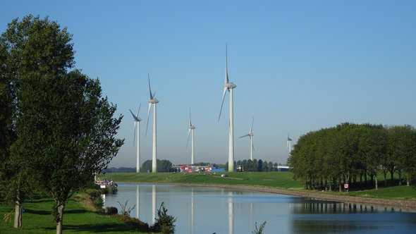 Windmolen in landschap -> Windmolens 27-9-18" (CC BY 2.0) by Bas van Oorschot door Bas van Oorschot (bron: Flickr)