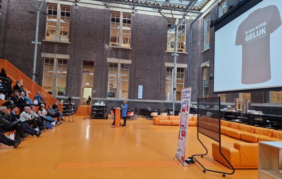 Bouwen in de Buurt presentatie door Saskia Voest (bron: Gemeente Almere)