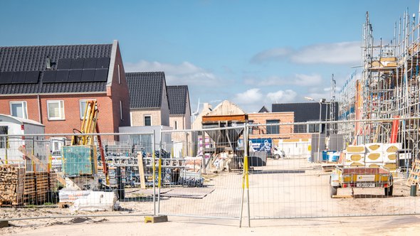 Nieuwbouw van woningen op Urk door fokke baarssen (bron: Shutterstock)