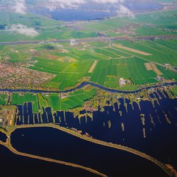 Luchtfoto Nederlands landschap door Daria from TaskArmy.nl (Unsplash)