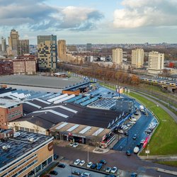 Luchtfoto bedrijventerrein nabij Amsterdam Amstel door Dr. Victor Wong (bron: Shutterstock)