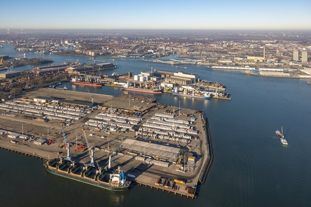 De Botlek, Rotterdam door T.W. van Urk (bron: shutterstock)