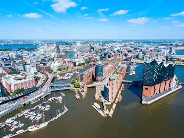 Hamburg city centre aerial panoramic view in Germany door saiko3p (bron: Shutterstock)