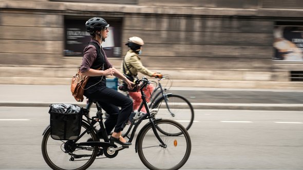 Fietsers in Parijs door flydragon (bron: shutterstock)