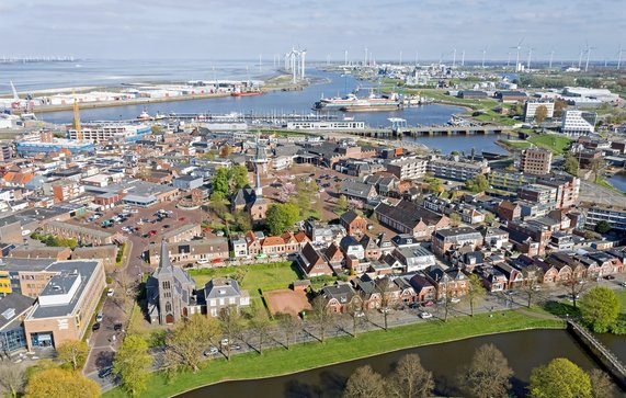 Vogelvlucht van Delfzijl door Steve Photography (bron: Shutterstock)