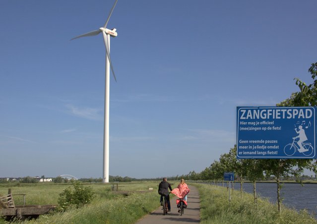 Zangfietspad langs het Amsterdams-Rijnkanaal in Houten door Jan Dijkstra (bron: Wikimedia Commons)