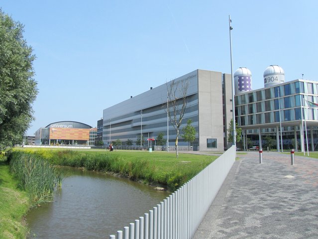 Amsterdam science park door Jvhertum (bron: Wikimedia Commons)
