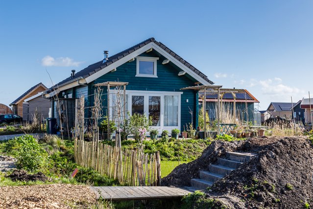 Tiny house in Almere Oosterwold door INTREEGUE Photography (bron: Shutterstock)