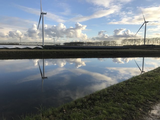 Zon en wind gecombineerd, Van Pallandtpolder Goeree Overflakkee door Noël van Dooren (bron: Noël van Dooren)