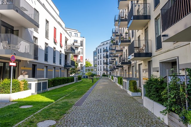 Woonontwikkelingsgebied met appartementen in Berlijn, Duitsland door elxeneize (bron: shutterstock)