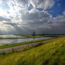 Windmolen op Texel rond water door EvgeniT (Pixabay)