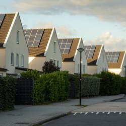 Rijtjeshuizen in Heerhugowaard door Milos Ruzicka (bron: Shutterstock)