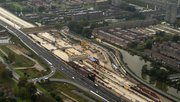 Nieuwbouw naast snelweg door Aerovista Luchtfotografie (bron: shutterstock.com)