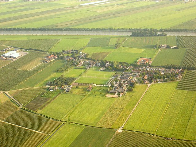 T.goy.luchtfoto door China Crisis (bron: Wikimedia Commons)