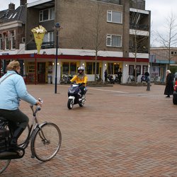 shared space drachten | "Shared-space-drachten_21" (CC BY-ND 2.0) by CROW-Fietsberaad door Fietsberaad (bron: Flickr)