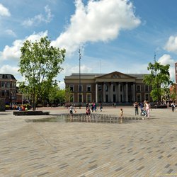 "Paleis van Justitie Leeuwarden" (CC BY 2.0) by FaceMePLS door FaceMePLS (bron: WikipediA)