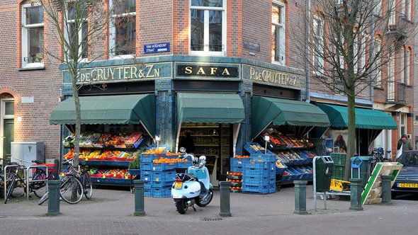 "’Safa’ van Hogendorpstraat Amsterdam" (CC BY 2.0) by FaceMePLS