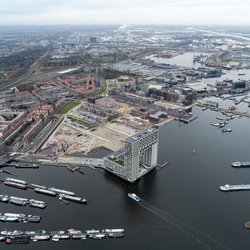 Haven-Stad Amsterdam, bouwplaats Houthavens door Aerovista Luchtfotografie (Shutterstock)