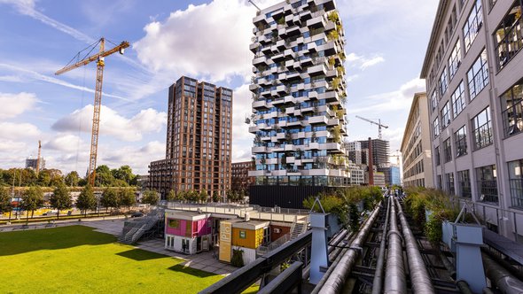 Groen gebouw in Strijp-S, de creatieve stad in Eindhoven door Rosanne de Vries (bron: Shutterstock)