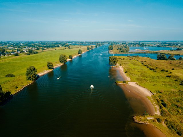 Vogelvlucht van de Maas door NTG Drone Media (bron: Shutterstock)