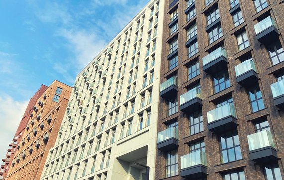 Moderne appartementengebouwen door Rohappy (bron: Shutterstock)