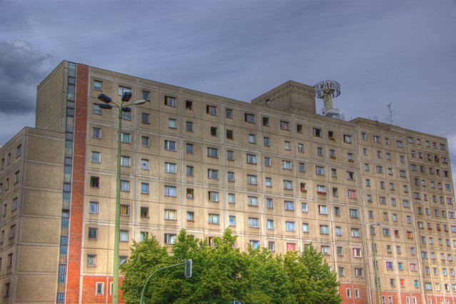 Plattenbau door Martin Abegglen (bron: Wikimedia Commons)