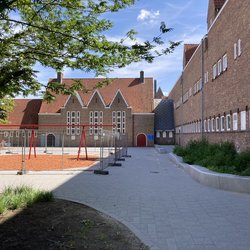 School Zwartewaalstraat Tarwewijk door Teun van den Ende (bron: Teun van den Ende)