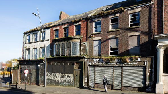 Pop Recs - Before door Alun Bull (bron: Historic England Archive)