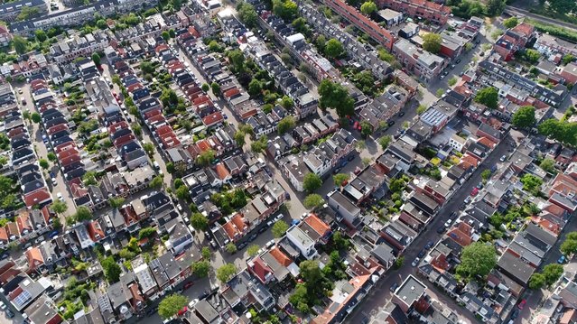 Luchtfoto van Nederlandse wijk door GLF Media (bron: Shutterstock)