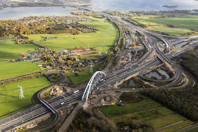 A1 Muiderberg door Aerovista Luchtfotografie (bron: shutterstock)