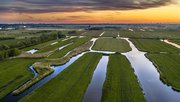 Landschap met zonsondergang in Purmerland door Rudmer Zwerver (bron: Shutterstock)