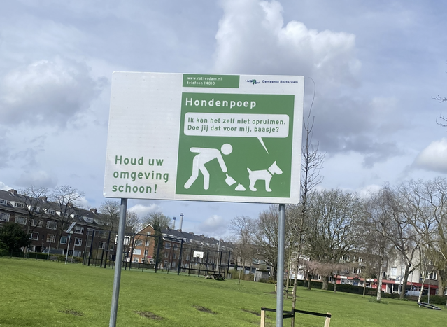 Bord hondenpoep Carnisse door Naomi Rommens (bron: Naomi Rommens)