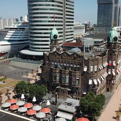 Hotel New York in Rotterdam door Stanislavskyi (bron: Shutterstock)