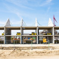 Woningen in constructie in Nijmegen. door Marcel Rommens (bron: Shutterstock)