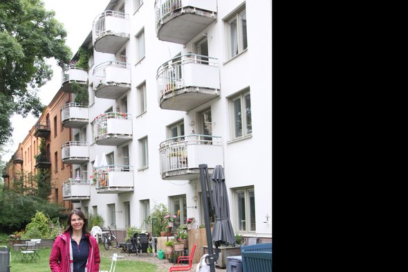 Darinka Czischke bij cohousing project “Färdknäppen” in Stockholm. door Kerstin Kärnekull (bron: TU Delft)