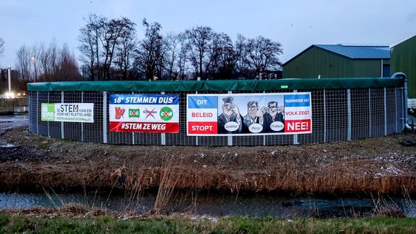 Protest spandoek bij een boer door Andre Muller (bron: Shutterstock)