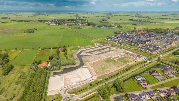 Luchtfoto van Sneek, Friesland door Thomas Roell (bron: Shutterstock)