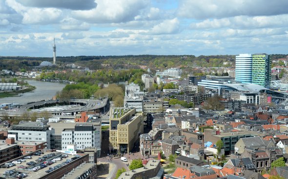 Arnhem Centrum West Rijn door Antoinette Kuhlmann (bron: commons.wikipedia.org)