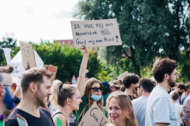Studenten protesteren tegen de woningnoodcrisis door etreeg (bron: Shutterstock)