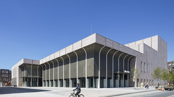 Nieuw pand TZ door Daria Scagliola & Stijn Brakkee (bron: Wikimedia Commons)