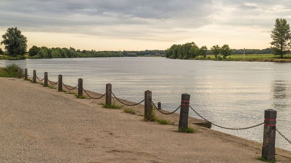 Kade aan de Maas Broekhuizen