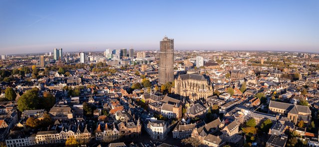 Luchtfoto zonsopkomst Rotterdam door Maarten Zeehandelaar (bron: shutterstock.com)