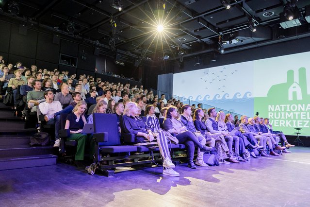 Publiek bij Nationaal Ruimtelijk Verkiezingsdebat door Angelo Roga (Roga Visuals) (bron: RUG)