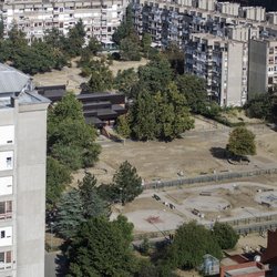 Dissertatie Omslagfoto | Blok 23, Nieuw Belgrado, 2020 door Ivona Despotovic (bron: de studentenworkshop "Reuse of Common Spaces of New Belgrade Blocks: Co-designing the Urban Commons”, Belgrade)