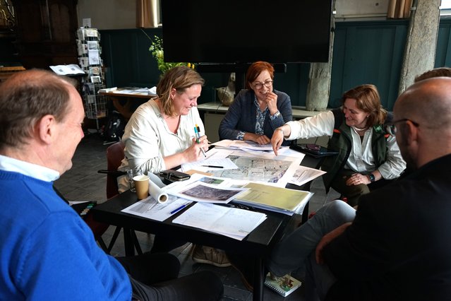 Ontwerpsessie in kerk door PeetersenDaan (bron: PeetersenDaan)